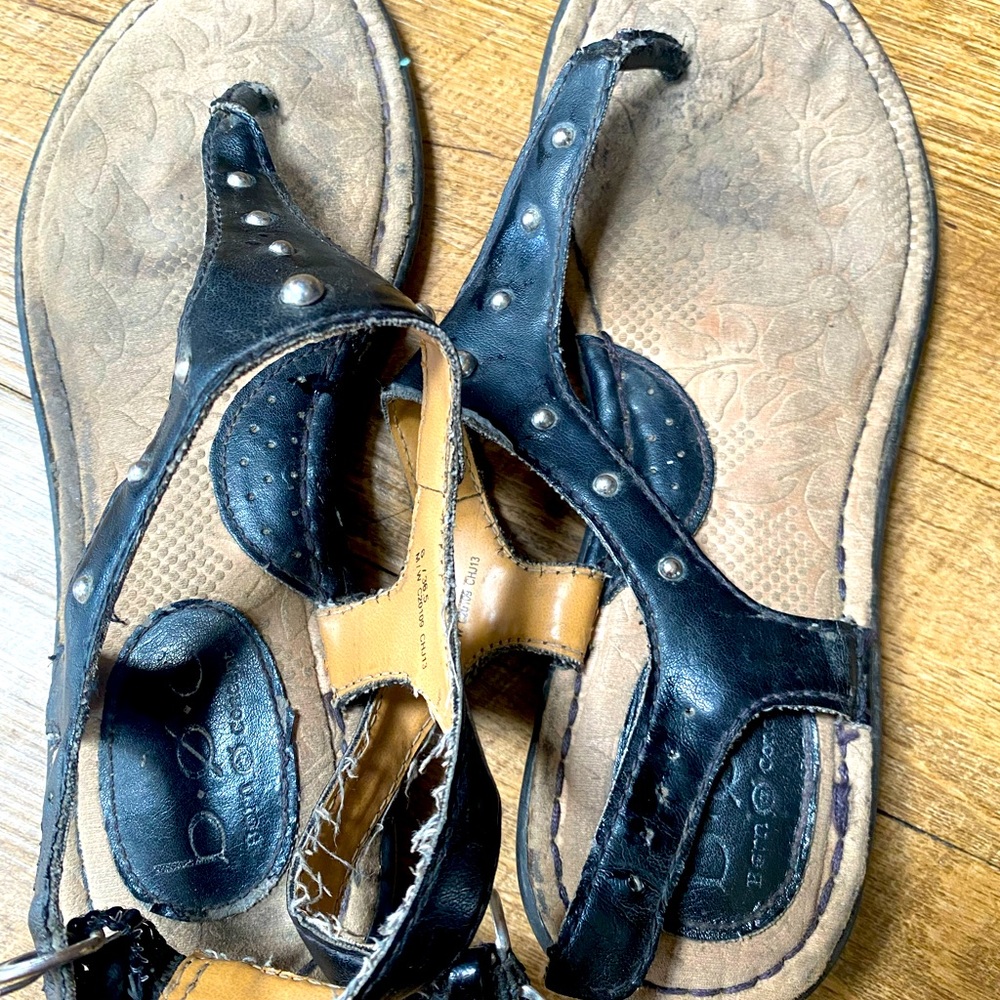 B.O.C. Studded Vegan Leather Floral Man Made Footbed Adjustable Strap Grip 6 7 8 - Picture 4 of 5